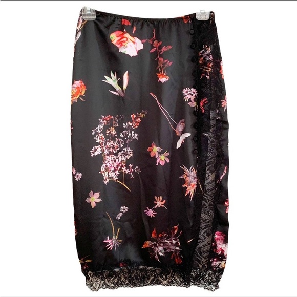 NWT Victoria’s Secret Black Floral Print Satin & Lace Midi Skirt in Size Medium - Picture 9 of 17